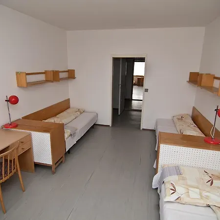 Domov Mladeze A Skolni Jidelna Hotell Karlovy Vary